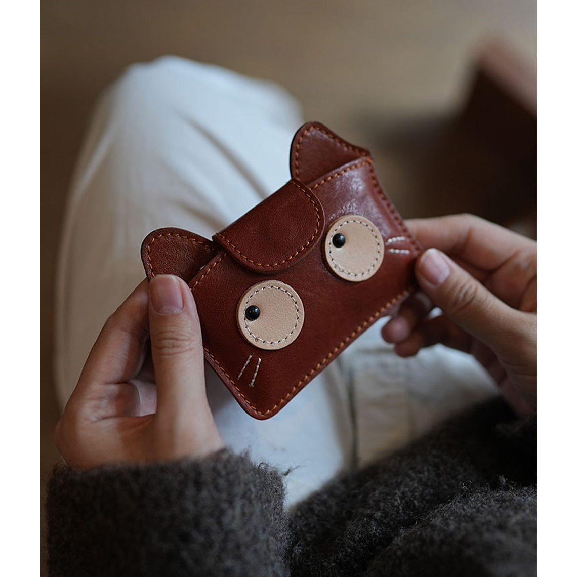 ベジタブルタンニンレザーの小さな子猫ポーチ｜猫型財布 – POPSEWING®