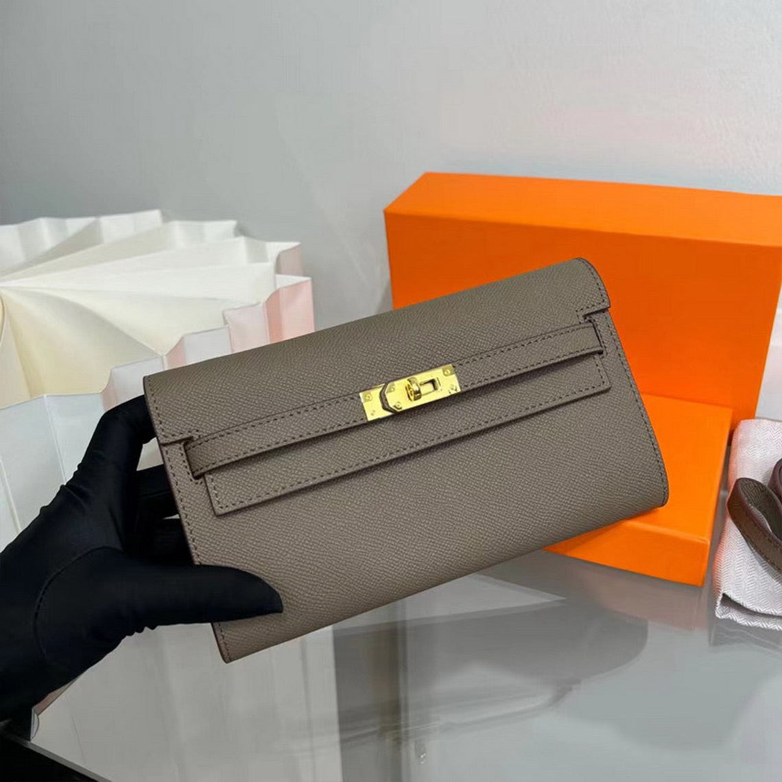 日本未発売【HERMES】美しいシルエット☆財布 Kelly Pocket Long 日本未発売【HERMES】美しいシルエット☆財布 Kelly Pocket Long