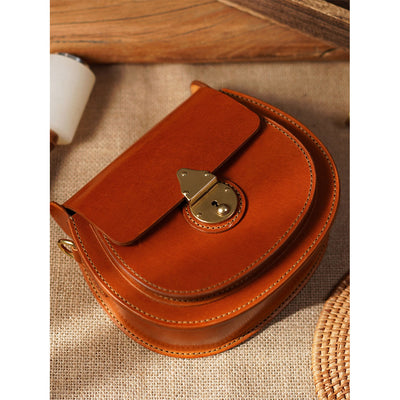Classic Saddle Crossbody Bag | Handsew Leather Bag Sewing Projects