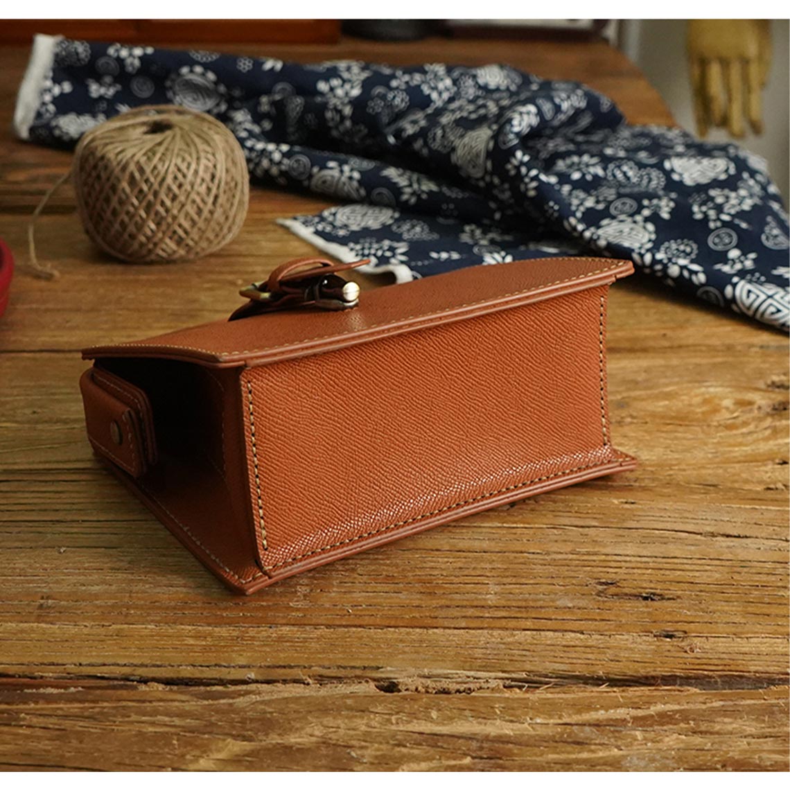 Mini doctor handbag flat bottom | Stylish brown handbag in vintage look - POPSEWING™