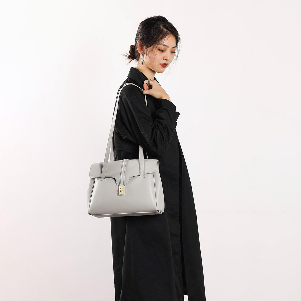 A Young Lady with Gray Celine Soft 16 Bag | POPSEWING