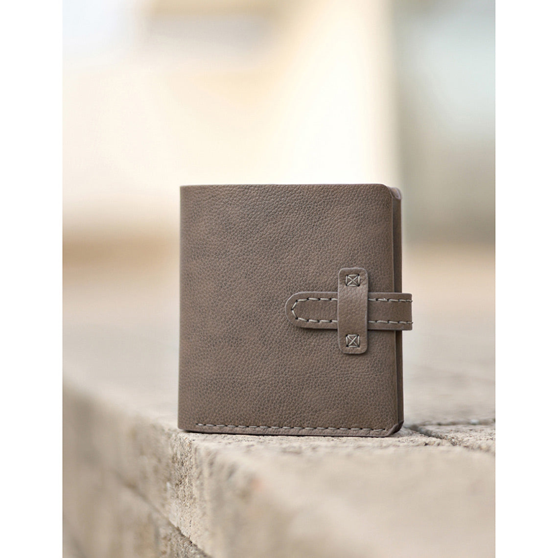 Minimalist Wallet DIY | Slim Bifold Leather Wallet in Grey - POPSEWING™